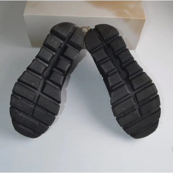 On Cloud 6 Men’s Sz 7 M Black - Authentic